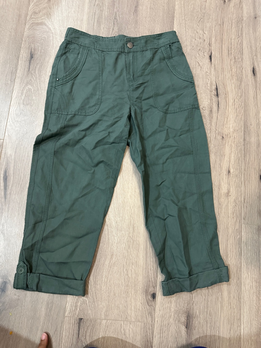Women’s Olive Green Linen Capri Pants
